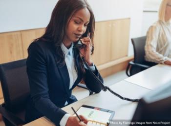 Je wilt iets, zoekt iets of er is iets aan de hand waar je meer over wilt weten. Je zoekt iemand die hier meer over kan vertellen of een oplossing...