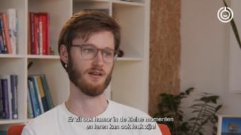 Herman Finkers staat natuurlijk bekend om zijn droogkomische stijl als cabaretier met elf complete theaterprogramma`s op zijn CV. Maar naast zijn...