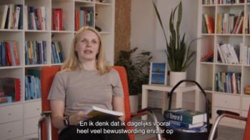 Weet jij waar je echt energie van krijgt? Of waardoor de energie uit je lichaam lijkt te sijpelen? Vandaag neemt Trainer Coach Kim van den Berg je...