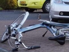 U ziet of hoort een ongeluk of incident op straat gebeuren. Wat moet u doen?   Zorg dat je dat je de situatie overziet. Richt je allereerst op...