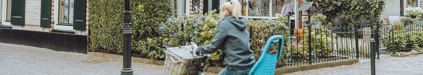 fietser in straatbeeld